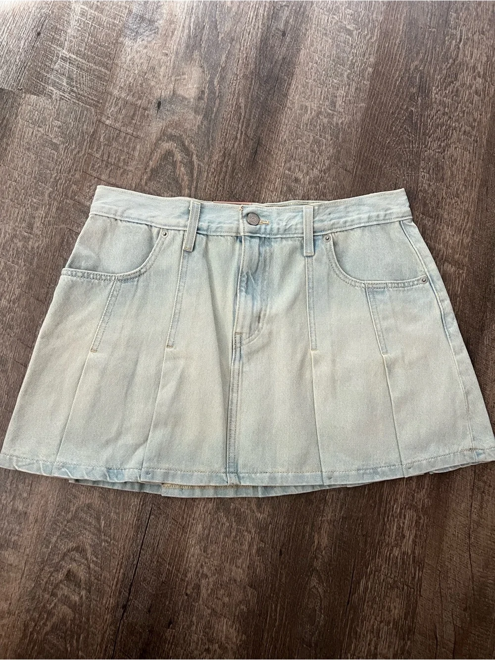 Levi's Mid-Rise Pleated Denim Mini  Skirt- Size 31
